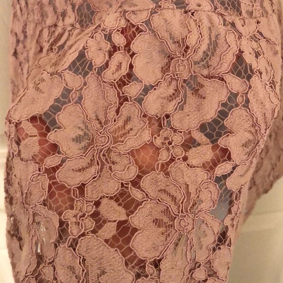 Gorgeous lace peplum blouse - Picture 7 of 13